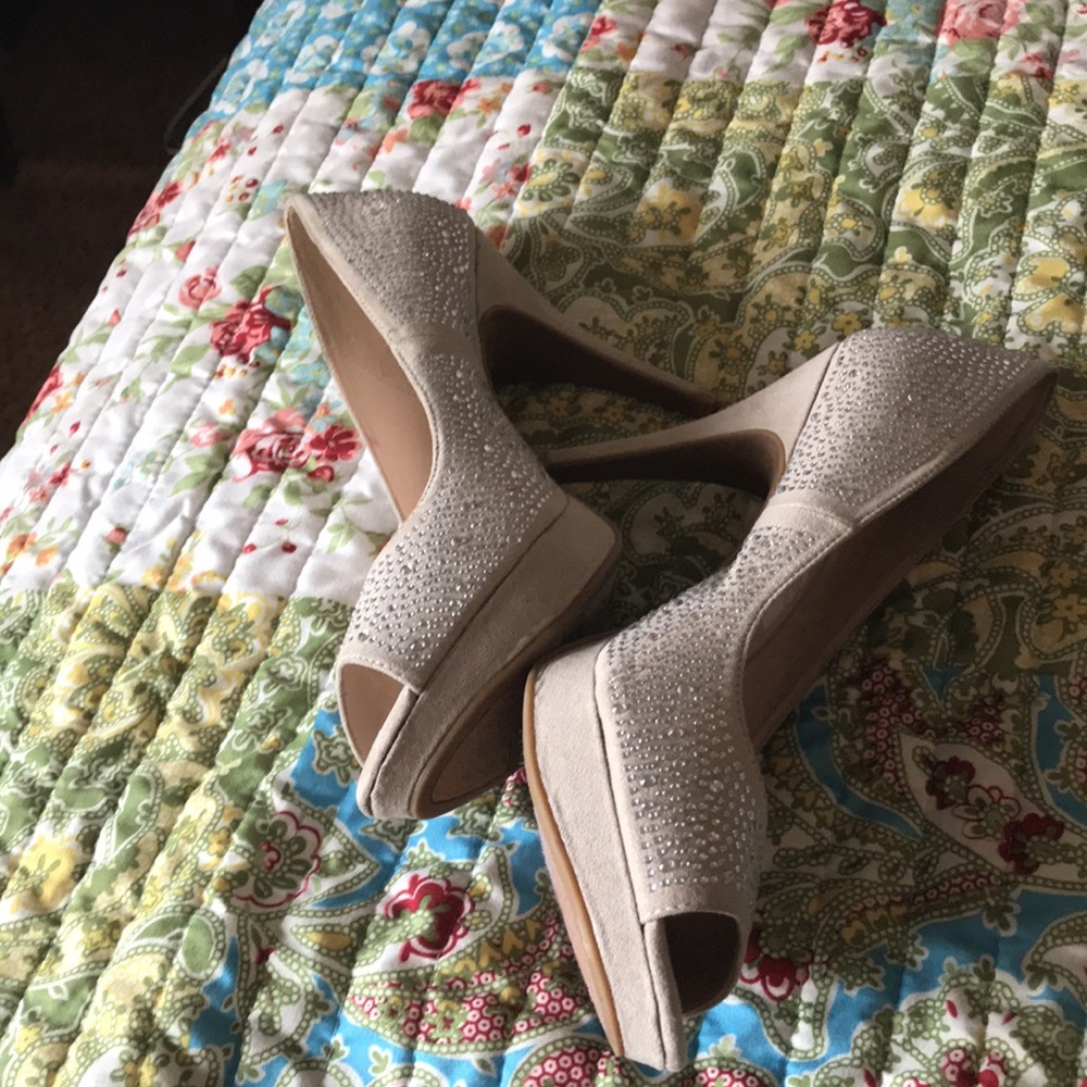 Heels - Picture 3 of 4
